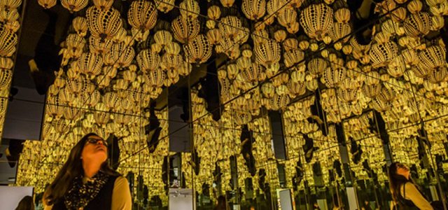 Tekerlekli Sandalyeliler Yayoi Kusama’nın Infinity Mirrors‘ını Göremeyince
