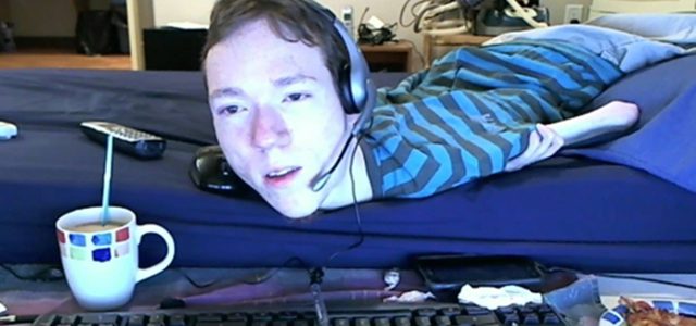 Tekerlekli Sandalyeli LoL Oyuncusu Ellerini Kullanmadan Pentakill Yaptı