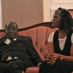 robert mugabe tekerlekli sandalye hediye